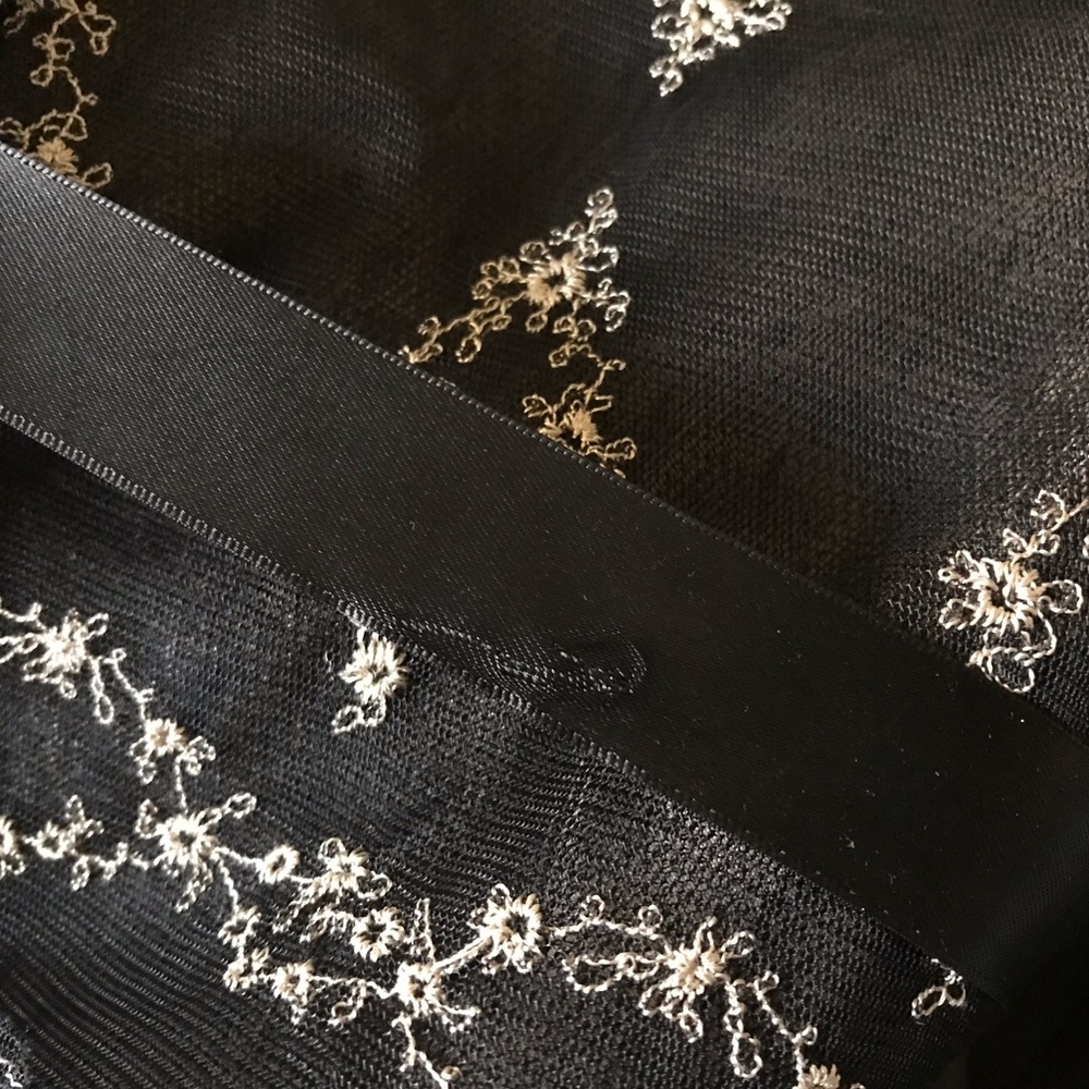 BCBG MAX AZRIA Embroidered Prom Dress / Evening Attire Black & Cream Sz.… - Picture 10 of 10